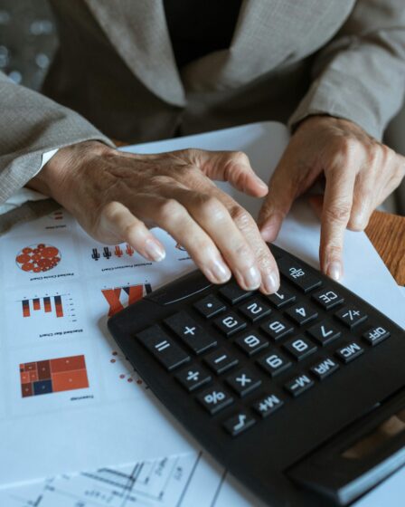 Kadry i płace w praktyce – co musi wiedzieć każdy pracodawca?